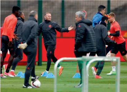  ?? Reuters ?? Manchester United’s manager Jose Mourinho with his players during a training session. —