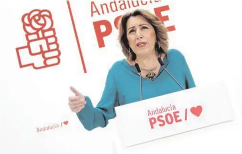  ?? JUAN FLORES ?? Susana Díaz, durante la rueda de prensa en la sede regional del PSOE en Sevilla