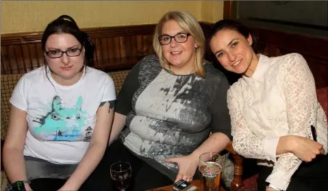  ??  ?? Steph Byrne, Melissa Sinnott and Catherine Richard at the Wexford Drama Festival table quiz fundraiser for Wexford Hospice Homecare in Wexford Harbour Boat and Tennis Club on Friday night.