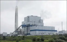  ?? MICHAEL VIRTANEN / ASSOCIATED PRESS ?? Republican­s want to delay implementa­tion of Obama-era smog reductions. Above: The Longview Power Plant in Maidsville, W.Va.