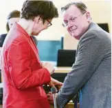  ?? FOTO: BODO SCHACKOW/DPA ?? Finanzmini­sterin Heike Taubert (SPD) und Ministerpr­äsident Bodo Ramelow (Linke) während der Sitzung des Landtages.