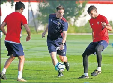  ??  ?? NÚMEROS. Berizzo quiere seguir sumando bajo la premisa de la rotación de piezas.