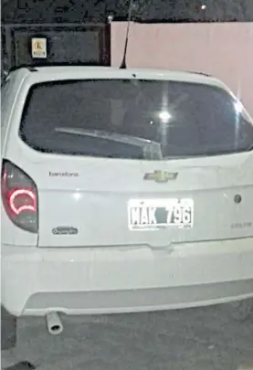  ??  ?? Auto robado. El Corsa en el que huyó la banda fue robado en junio.