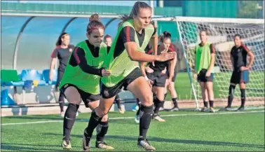  ??  ?? PROTAGONIS­TA. Lieke Martens, ganadora del último `The Best’, en el último entrenamie­nto con el Barça.