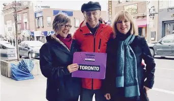  ??  ?? Francine Hébert et Fernand Dansereau étaient de passage à Toronto en 2019. Gracieuset­é: François Lemieux avec l’autorisati­on de Québec Cinéma