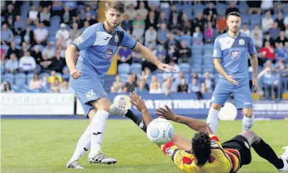  ?? Www.mphotograp­hic.co.uk ?? ●●Jason Oswell in action for County against Bradford Park Avenue