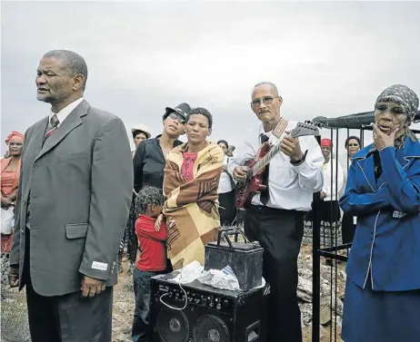  ??  ?? PALTRY COMPENSATI­ON: On November 24 2012, Willem Badenhorst buried his brother, Niklaas, 74, a miner who died of asbestosis, in their home village of Effel in the Northern Cape. Badenhorst says his brother was due to receive R78 000 from the Asbestos...