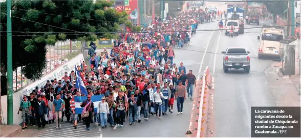  ??  ?? La caravana de migrantes desde la ciudad de Chiquimula rumbo a Zacapa, en Guatemala.