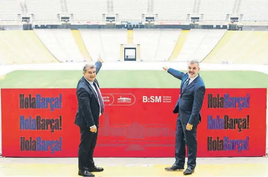  ?? ?? Joan Laporta i Jaume Collboni van presentar l’acord a l’Estadi Olímpic, llar provisiona­l del Barça la temporada 2023-2024 Llibert Teixidó