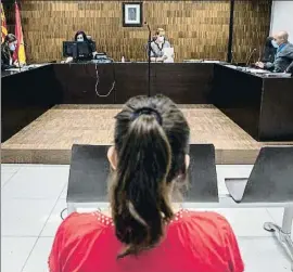  ?? JIMÉNEZ ?? La juez Sonia Gutiérrez preside sin toga un juicio celebrado ayerana