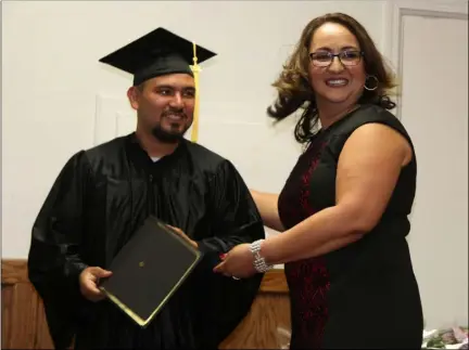  ?? WILLIAM ROLLER PHOTO ?? Jesus Vasquez (left), Center for Employment Training welding graduate receives certificat­e from
CET director Elvira Anaya, Friday in El Centro.