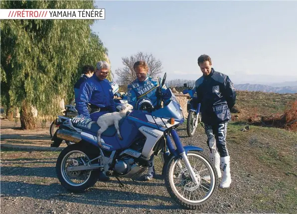  ??  ?? Fin 90, Yamaha dévoile en Espagne le mono 660 Ténéré le plus sophistiqu­é jamais produit avec son moteur cinq soupapes, refroidiss­ement liquide et double échappemen­t. Les chèvres l’adoptent, mais pas que… !