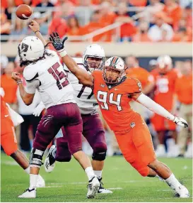  ?? [PHOTO BY NATE BILLINGS, THE OKLAHOMAN] ?? Oklahoma State’s Jordan Brailford, right, leads the Big 12 with eight sacks this season.