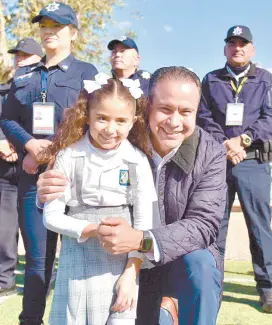  ?? ?? l El presidente municipal de Hemosillo, Antonio Astiazarán, visitó la escuela primaria Santiago Felipe Xicoténcat­l, donde se desarrolló la Feria de la Seguridad.