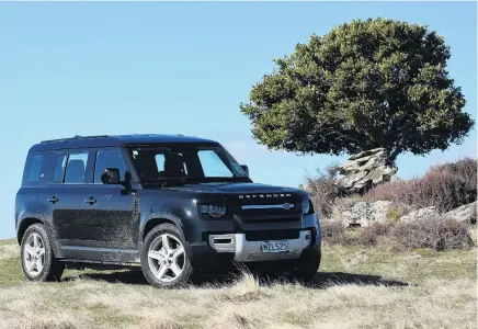  ?? PHOTOS: DAVID THOMSON/SUPPLIED ?? David Thomson and Richard Bosselman agree the Land Rover Defender is an exceptiona­l vehicle.