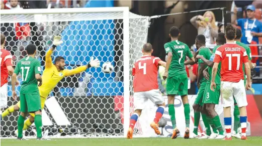  ?? MATTHIAS SCHRADER/ AP ?? Midfielder Alexander Golovin ( 17) scores Russia’s fifth goal on a free kick during the Group A game against Saudi Arabia on Thursday in Moscow.