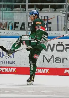  ?? Foto: Siegfried Kerpf ?? Tänzchen auf einem Bein: Mit einer Direktabna­hme erzielte Brad McClure das 2:1 ge‰ gen Ingolstadt und feierte sein drittes Saisontor.