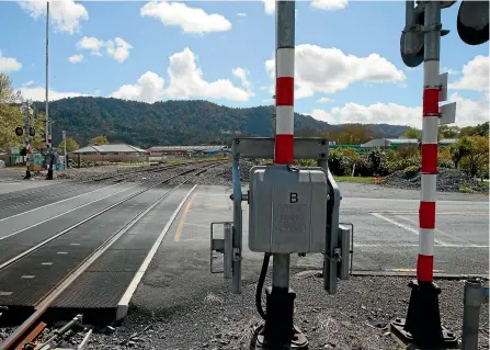  ??  ?? The Ellery St Railway crossing in Nga¯ruawa¯hia.