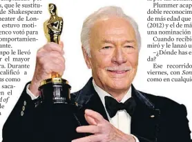  ?? JOE KLAMAR / AFP ?? Un Oscar tardío Plummer recibió su único galardón cuando tenía 82 años