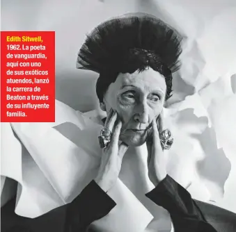  ??  ?? Edith Sitwell, 1962. La poeta de vanguardia, aquí con uno de sus exóticos atuendos, lanzó la carrera de Beaton a través de su influyente familia.