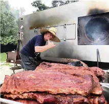  ?? CARLOS FRÍAS cfrias@miamiheral­d.com ?? Pat Sheehey partnered with longtime friend Marc Buoniconti to open Smokez BBQ in Palmetto Bay.