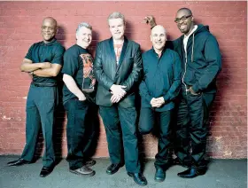  ??  ?? La banda Spyro Gyra fue fundada en 1974 en Nueva York y desde entonces conquistó al mundo con su combinació­n de elementos de funk, rock y sonidos latinos.