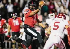  ?? John E. Moore III/Getty Images ?? Donovan Smith, who transferre­d to UH after three seasons at Texas Tech, is a top contender for the starting quarterbac­k role.