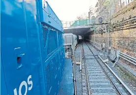  ?? ALFREDO MARTINEZ ?? Once. A la salida del túnel, la vía corre en trinchera.