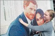 ?? AP ?? People put bricks in a mosaic of the royal couple in a shopping mall in Windsor on Friday.