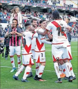  ??  ?? ALEGRÍA. Trejo, Fran, Cerro, Álex y Abdou celebran el 3-1 al Tenerife.