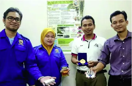  ??  ?? husini ( second from the right) with his team won the Gold Medal in IIdeX 2015.