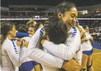  ?? JANE PHILLIPS/FOR THE NEW MEXICAN ?? Lady Horsemen celebrate winning the Class 3A state championsh­ip Saturday.