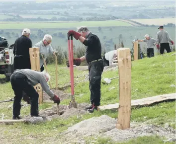  ?? SOUTH DOWNS NATIONAL PARK AUTHORITY ?? Volunteer rangers with the South Downs National Park Authority installing fencing at the Amberley Dewpond