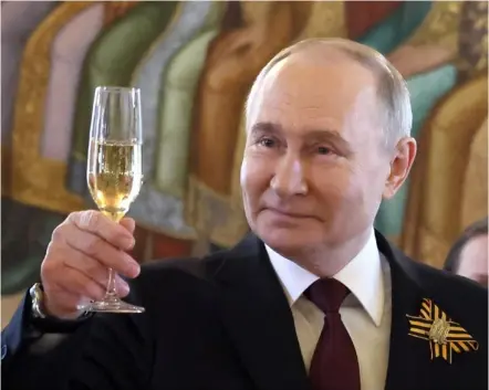  ?? ?? Un actor interpretó a Vladimir Putin en el filme y con la tecnología se le modificaro­n sus facciones para que se pareciera al político. MIKHAIL METZEL