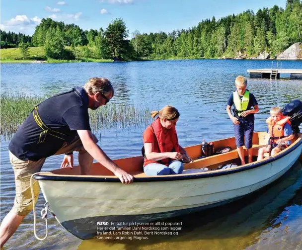  ?? ?? FISKE: En båttur på Lyseren er alltid populært. Her er det familien Dahl Nordskog som legger fra land. Lars Robin Dahl, Berit Nordskag og sønnene Jørgen og Magnus.