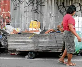  ?? —ARNOLD ALMACEN ?? People sleeping in carts, like this family in Manila, are familiar sights in many highly urbanized areas of the country, which continues to reel from a high poverty incidence.