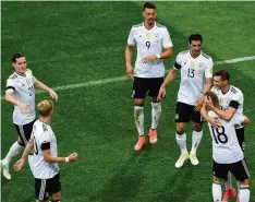  ?? Foto: dpa ?? Zu Beginn des Turniers um den Confed Cup bejubelten die Deutschen einen 3:2 Er folg über Australien. Das Interesse an dem Turnier ist hier aber gering.