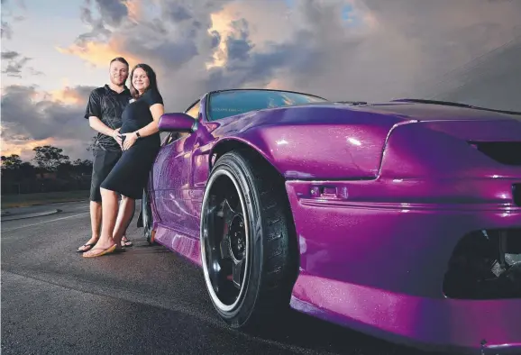  ?? Picture: MICHAEL FRANCHI ?? Blake Hertel and Joelene Puntoriero will learn the gender of their baby today at the Hidden Valley Raceway when Blake drifts his car around the track with coloured smoke tyres, which will either be blue for a boy or pink for a girl