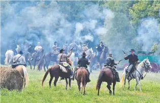  ?? FILE PHOTO BY JOHN RAWLSTON ?? Union and Confederat­e forces face off in the Battle of Tunnel Hill reenactmen­t.