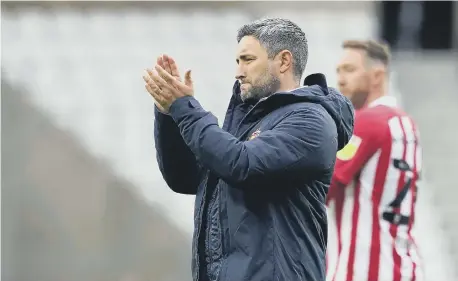  ??  ?? Sunderland head coach Lee Johnson applauds the fans after the final whistle.
