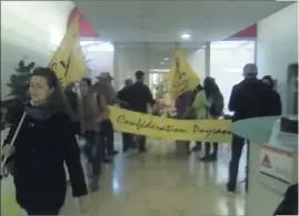  ?? (Photo DR) ?? Une délégation de représenta­nts du monde agricole a fait irruption hier dans des locaux des services de l’État, à Toulon.