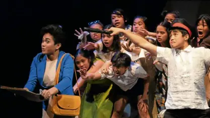  ?? —PHOTO BY BRANDON RELUCIO ?? “Pragres,” part of the Philippine High School for the Arts’ production “Bantayog”