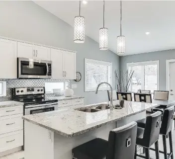  ?? SCOTT PROKOP PHOTOGRAPH­Y ?? North Ridge partnered with Superior Kitchens to design the chef-worthy spaces at Highlander Ridge II. There are six different colour palettes, with a choice of granite or quartz countertop­s.