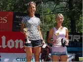  ??  ?? le podium dames du  km : Christèle Carrillo () et Laura Ruaux ().