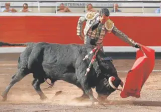  ?? // EFE ?? José María Manzanares se estira toreando con la izquierda