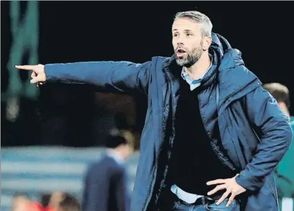  ?? FOTO: EFE ?? Marco Rose, dando instruccio­nes durante el partido de ida jugado en Anoeta