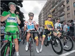  ??  ?? ESCALONADO­S. En la etapa 17 del Tour, la salida no será la clásica.