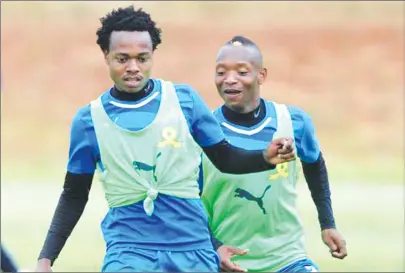  ??  ?? WHEN THEY WERE TEAMMATES . . . Percy Tau and Khama Billiat train together during their time at South African football champions Mamelodi Sundowns