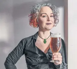  ?? MOE DOIRON FOR THE TORONTO STAR ?? Beer expert Mirella Amato suggests bringing chocolate along to the tasting party as the sweet flavour of chocolate complement­s the rich notes of winter beer.