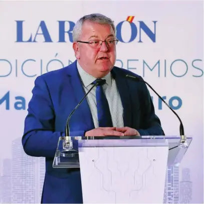  ?? ?? Alfonso Rodríguez-Hevia, director general de institucio­nes de Herrero Brigantina, recogió el galardón